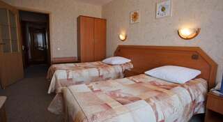 Гостиница Турист Омск Стандартный двухместный номер с 2 отдельными кроватями-4