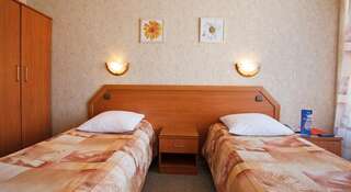 Гостиница Турист Омск Стандартный двухместный номер с 2 отдельными кроватями-3
